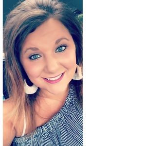 Meet your Posher, Holly